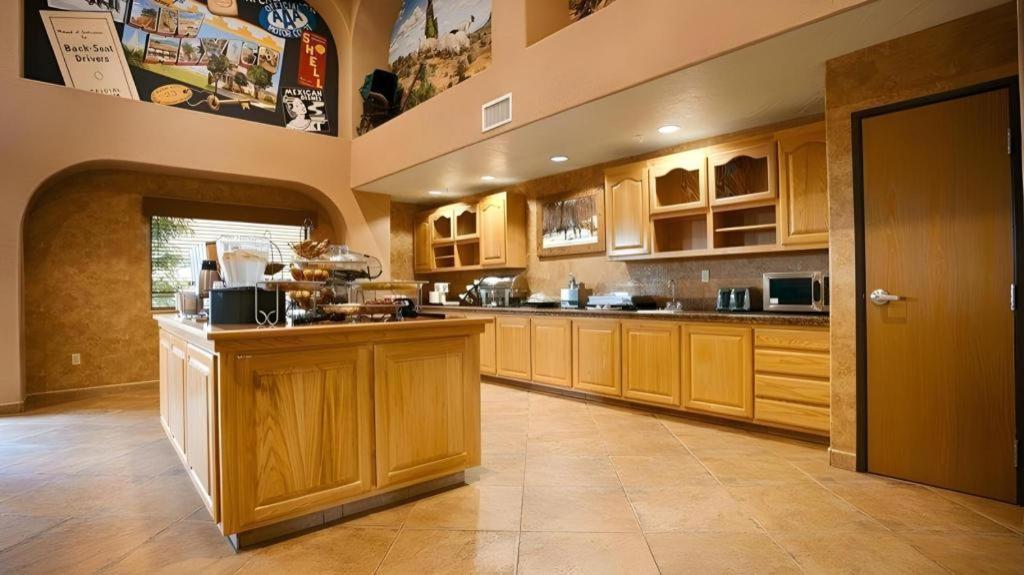 Best Western Territorial Inn And Suites Bloomfield Bagian luar foto