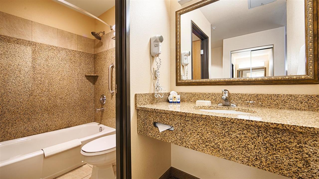 Best Western Territorial Inn And Suites Bloomfield Bagian luar foto